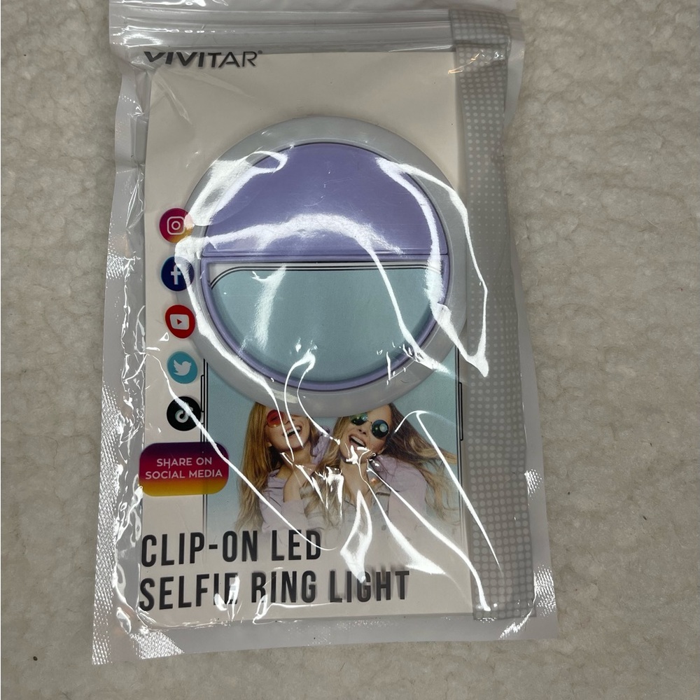 NWT Vivitar Clip - On LED Selfie Ring Light